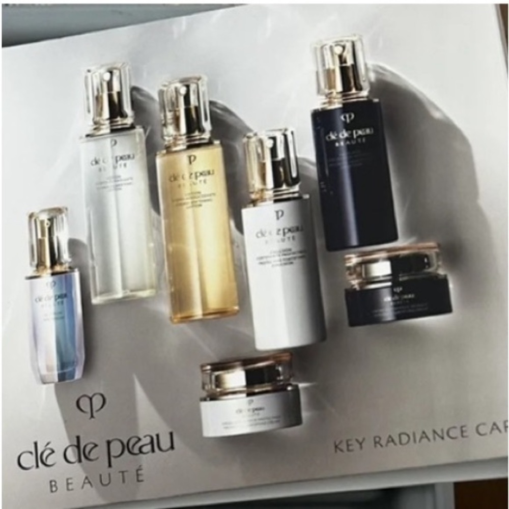 Cle De Peau Key Radiance Care sample book - 4 packettes includes cotton